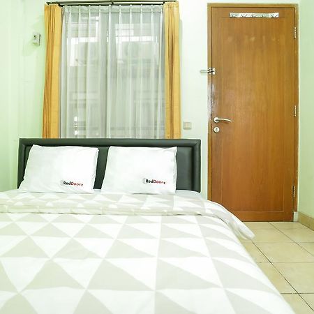 เรดดอร์ซ เนียร์ ซูกาจาดี 3 Hotel บันดุง ภายนอก รูปภาพ