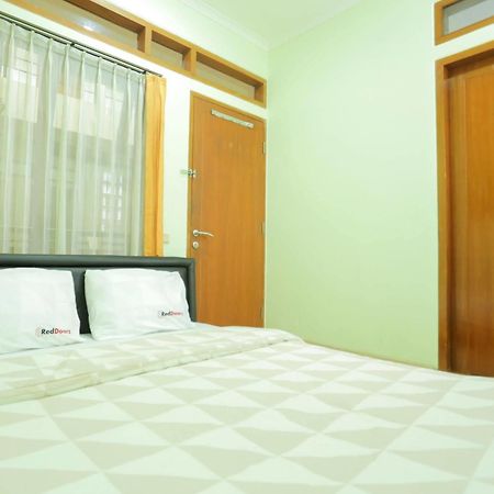 เรดดอร์ซ เนียร์ ซูกาจาดี 3 Hotel บันดุง ภายนอก รูปภาพ