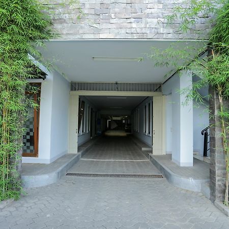 เรดดอร์ซ เนียร์ ซูกาจาดี 3 Hotel บันดุง ภายนอก รูปภาพ