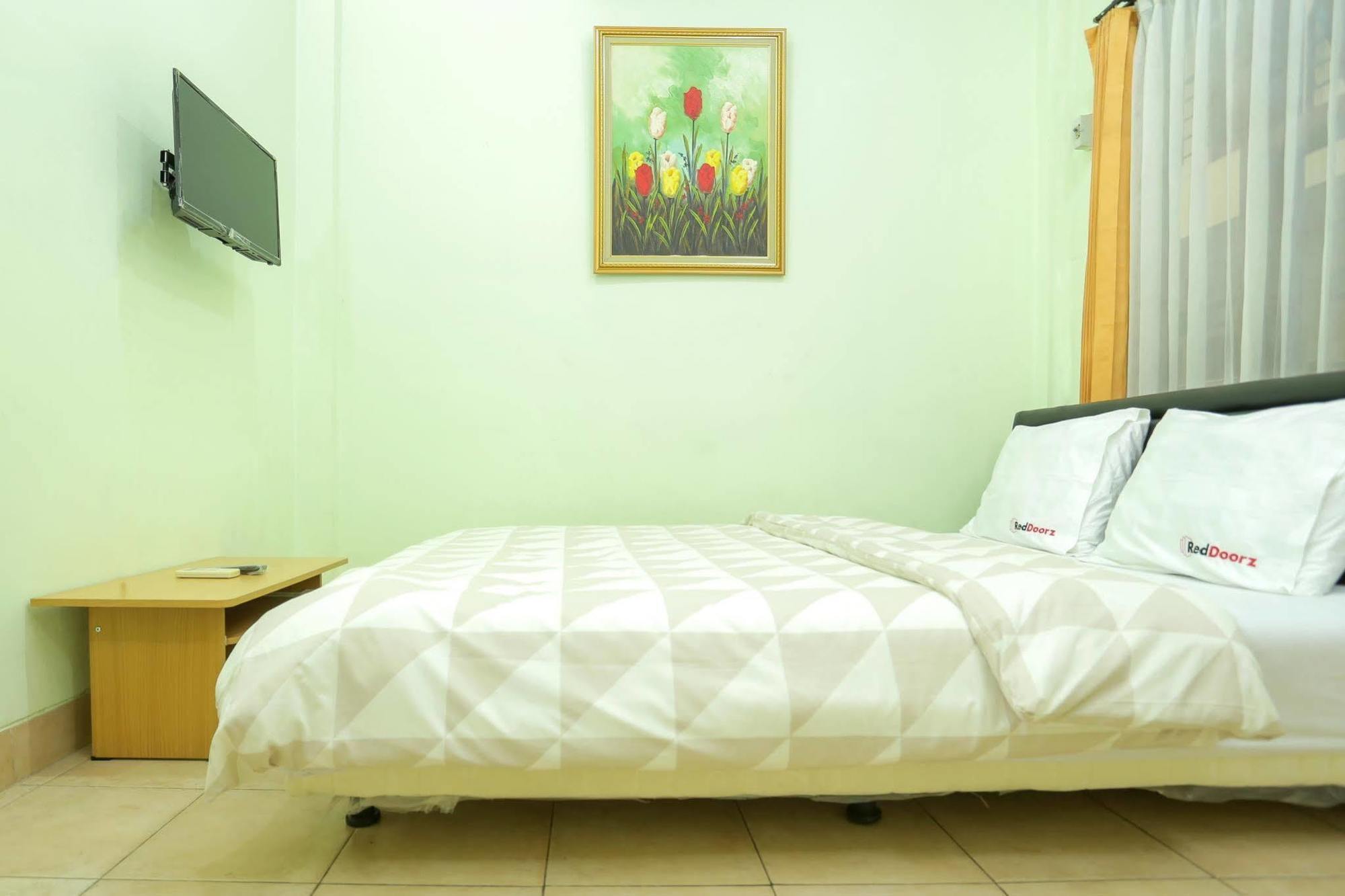 เรดดอร์ซ เนียร์ ซูกาจาดี 3 Hotel บันดุง ภายนอก รูปภาพ