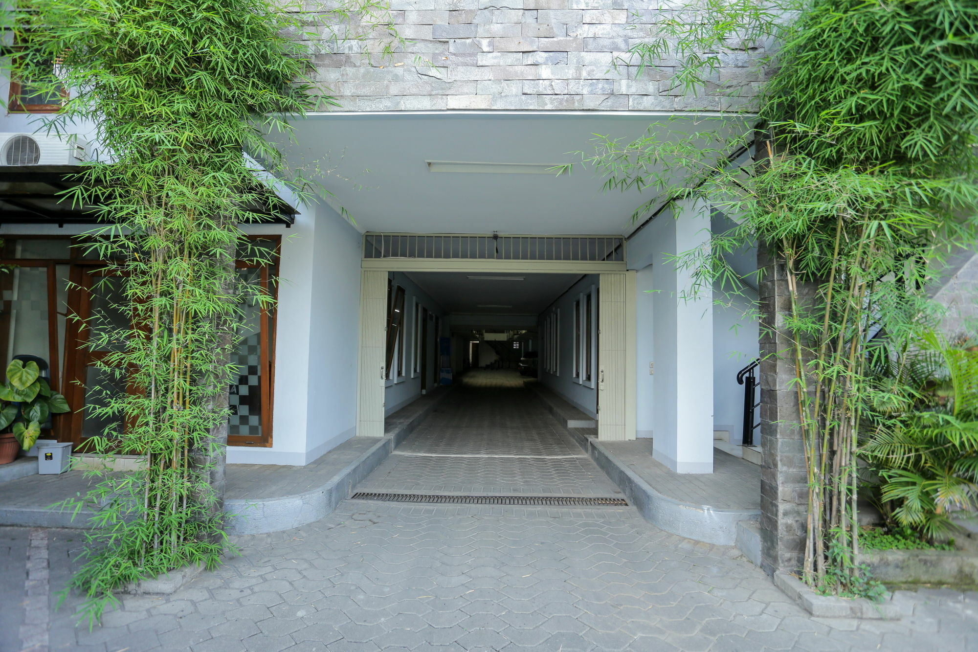 เรดดอร์ซ เนียร์ ซูกาจาดี 3 Hotel บันดุง ภายนอก รูปภาพ