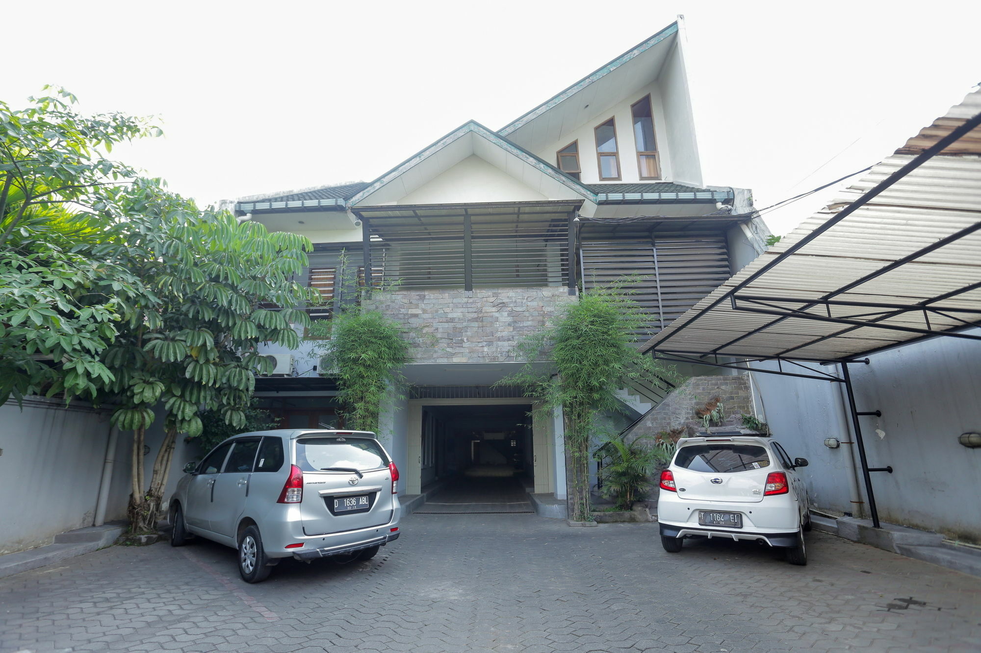 เรดดอร์ซ เนียร์ ซูกาจาดี 3 Hotel บันดุง ภายนอก รูปภาพ