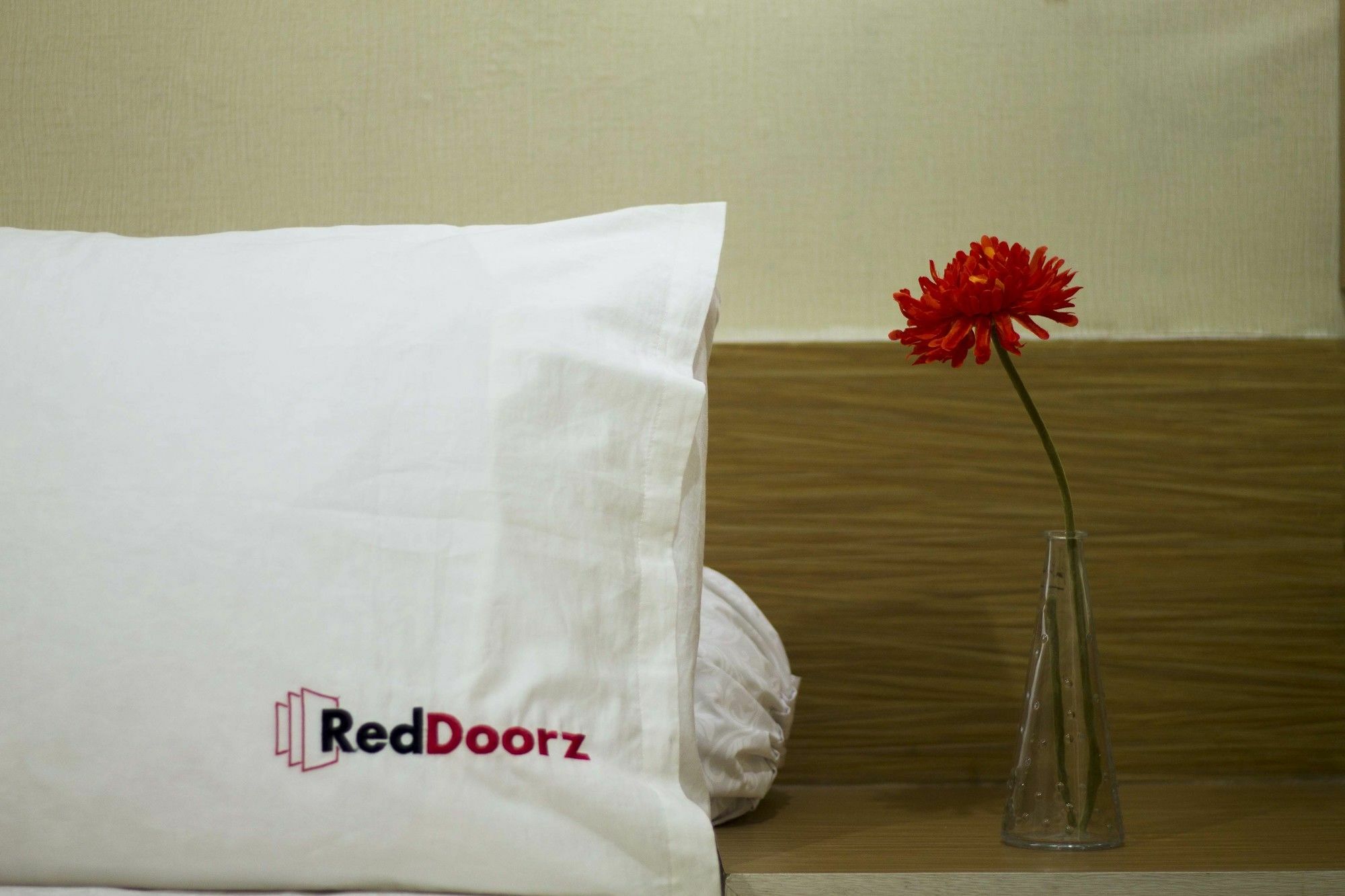 เรดดอร์ซ เนียร์ ซูกาจาดี 3 Hotel บันดุง ภายนอก รูปภาพ